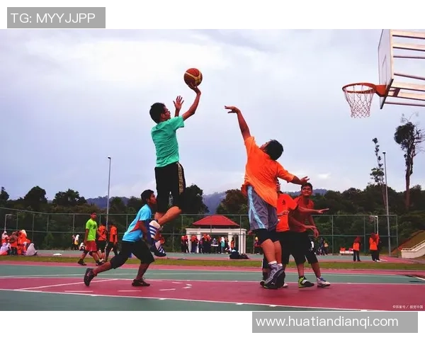 篮球点燃青春激情展现团队合作精神与永不言败的运动魅力